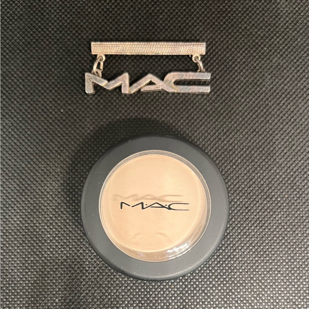 Collectible! Large 90’s MAC “Ivory” Matte Eyeshadow - Like New